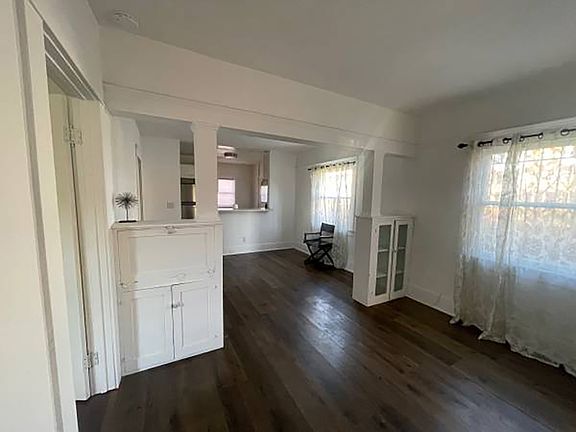 2nd image of 1625 1/2 W 55th St #1625-1/2
