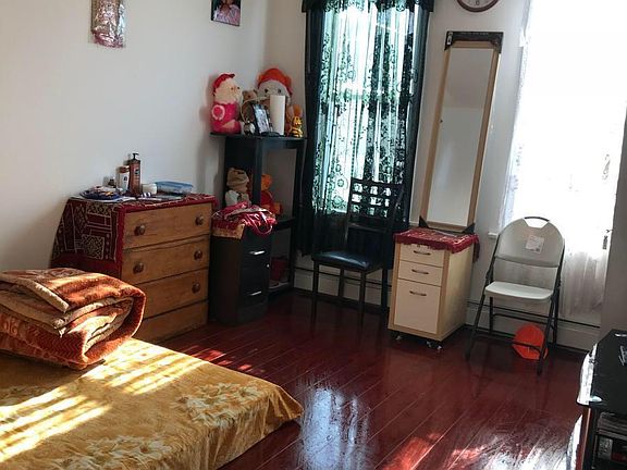 2nd image of 732 Pugsley Ave