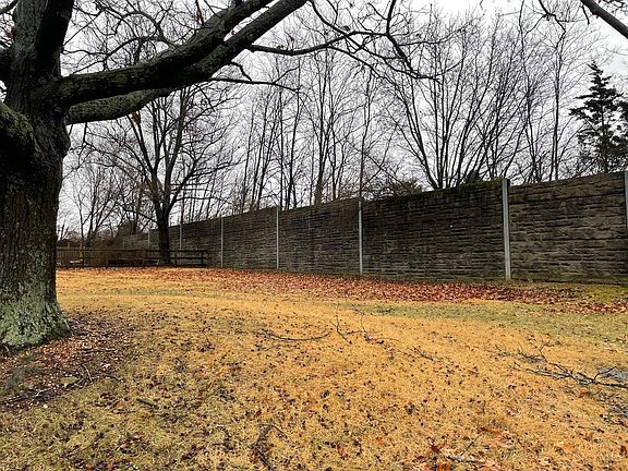 3rd image of 0 Pinehollow Ln
