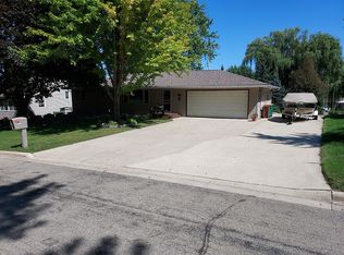 1109 Rosehill Dr, Albert Lea, MN 56007