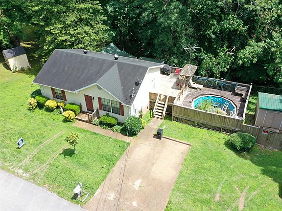 2nd image of 1028 Hollis Ln