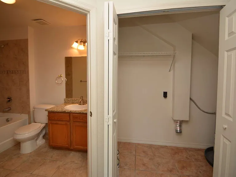 4600 E Moody Blvd #4H — Photo 23