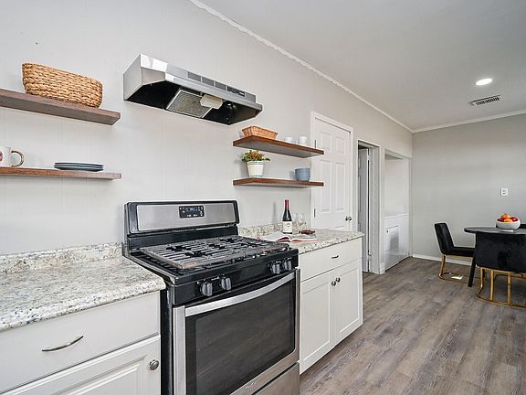 2nd image of 1507 Laird St