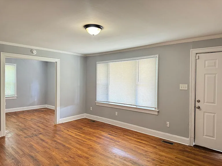 634 Lafayette Rd — Photo 1