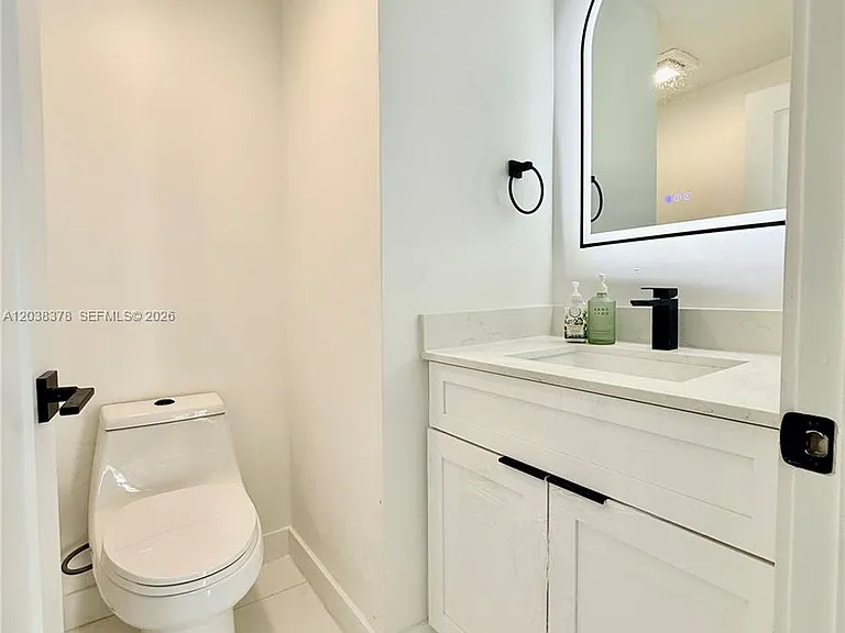 9425 NW 47th Ter — Photo 11