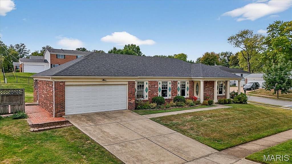 4818 Chapel Hill Dr, Saint Louis, MO 63128 | Zillow
