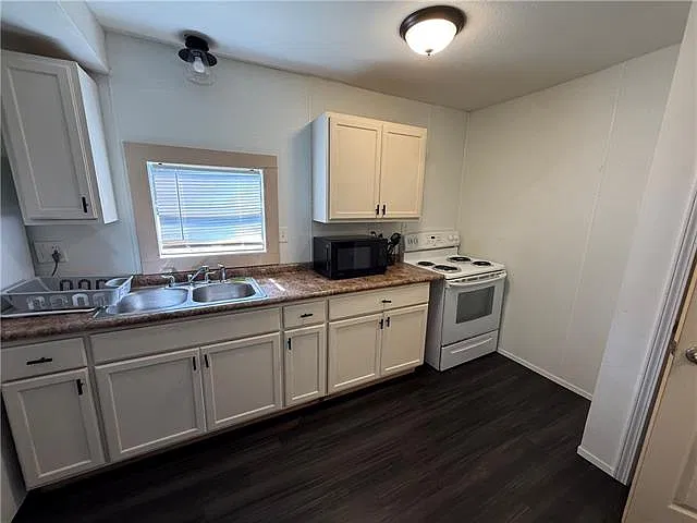 3 bed, 2.0 bath, 1100 sqft, $1,700 — Photo 3