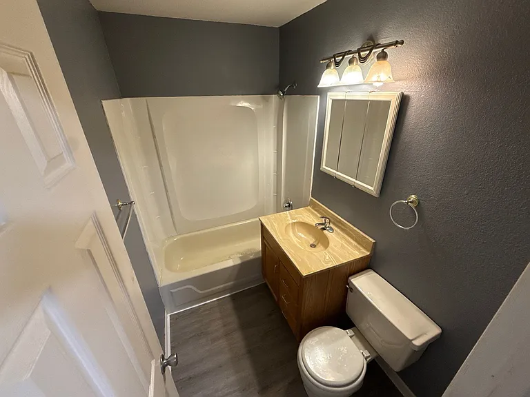 1200 NE 67th Pl — Photo 3