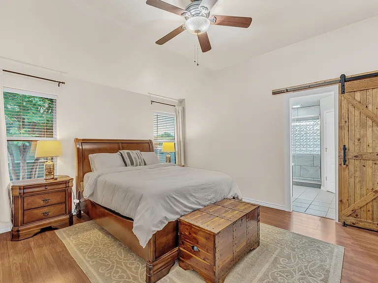 221 Cedar Ridge Dr — Photo 8