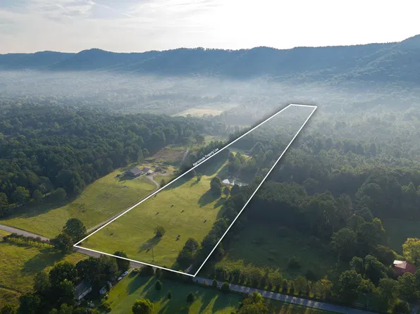 933 Halls Valley Rd, Trion, GA 30753