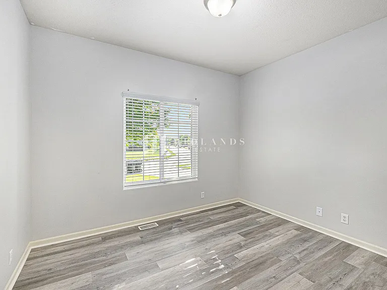 6738 S 188th Ave — Photo 9