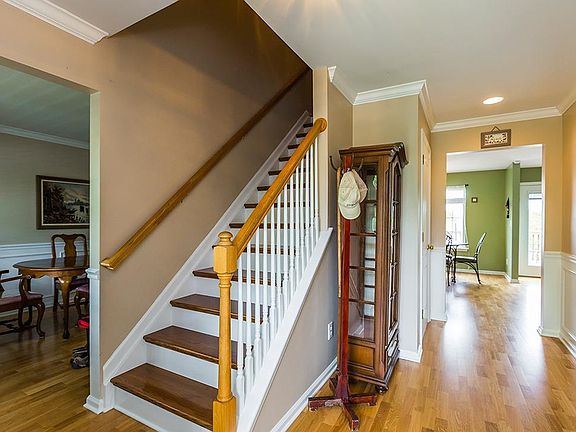 4th image of 2668 Woodlawn Way