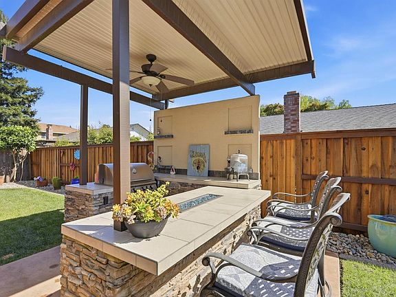 2nd image of 8904 Royal Gate Way
