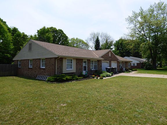 3rd image of 2110 Charles Dr