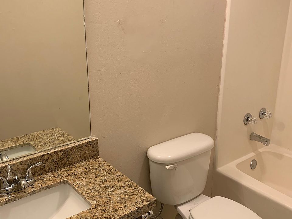 2nd image of 2803 E Elm St APT 6