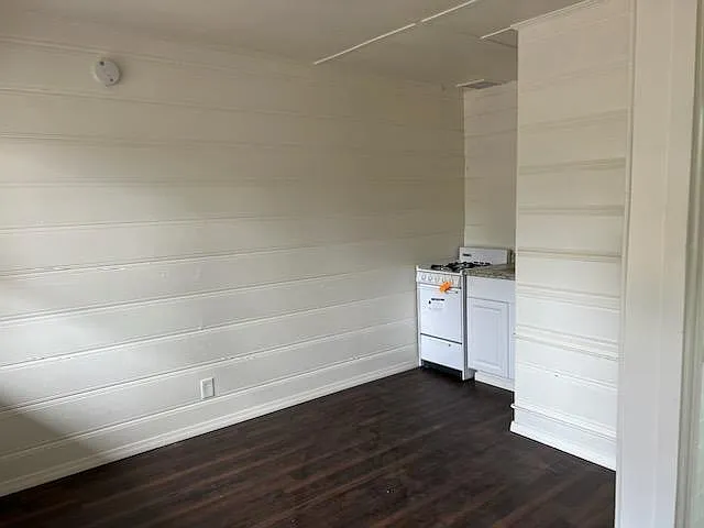 Studio, 250 sqft, $1,250 — Photo 3