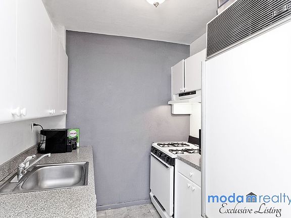4th image of 2550 Independence Ave APT 8V