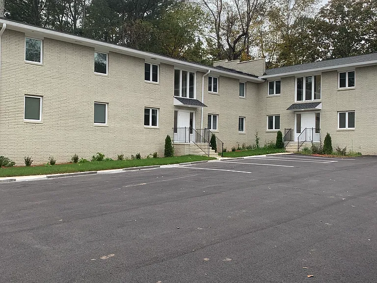166 Anderson Ave NW — Photo 2