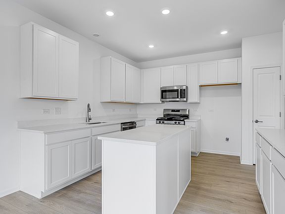 2nd image of 7809 Nightshade Ln