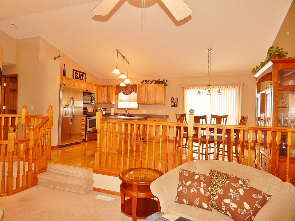 For Sale: 5346 Kahl Ave Ne, Albertville, MN 55301