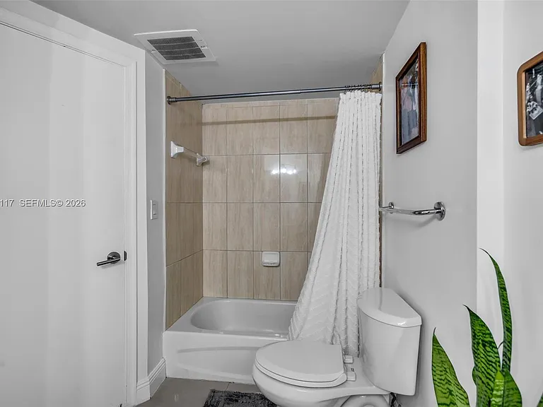 1750 N Bayshore Dr #1815 — Photo 14