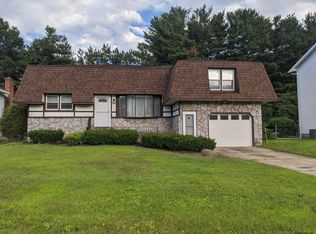 1033 Saint Lucille Dr, Schenectady, NY 12306
