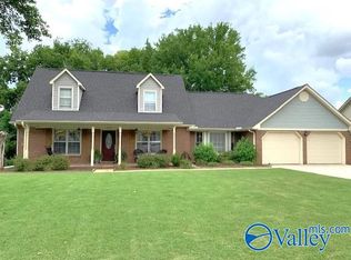 1004 Cedarwood Dr SW, Decatur, AL 35603