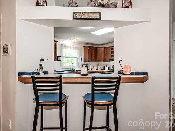 4th image of 525 Mountain Meadows Dr