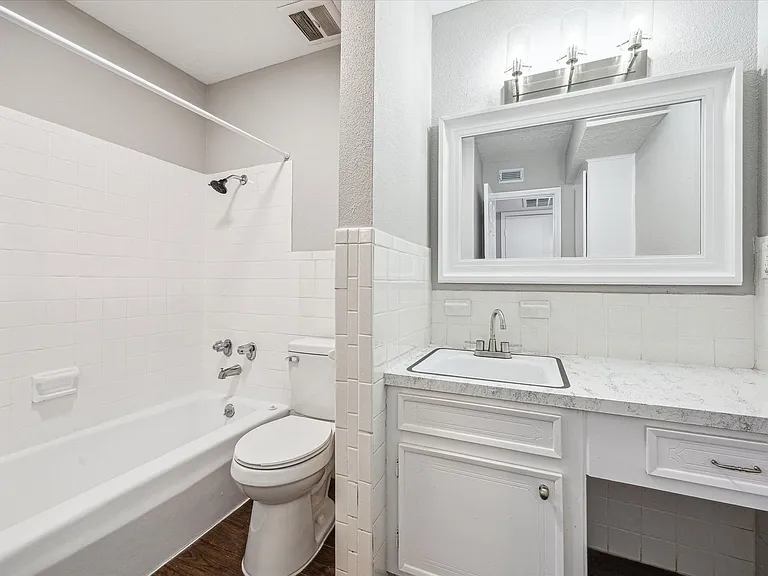 Emerson Street Apartments — Photo 27