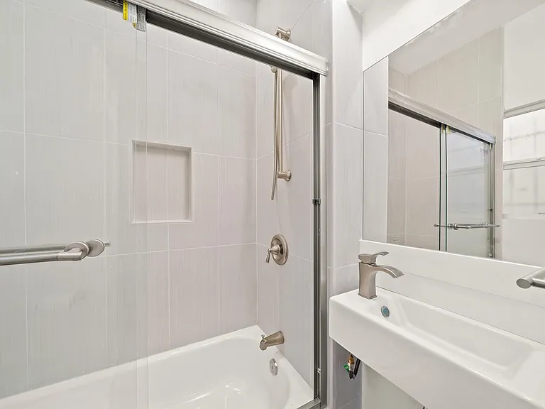1609 E 14th St #1 — Photo 11