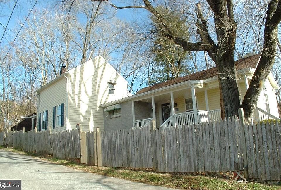 1st image of 10 Bell Ln