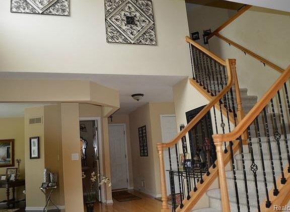 4th image of 5021 White Tail Ct