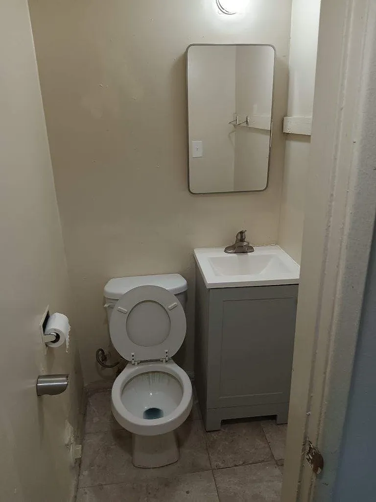 2 bed, 1.5 bath, 700 sqft, $2,000 — Photo 2