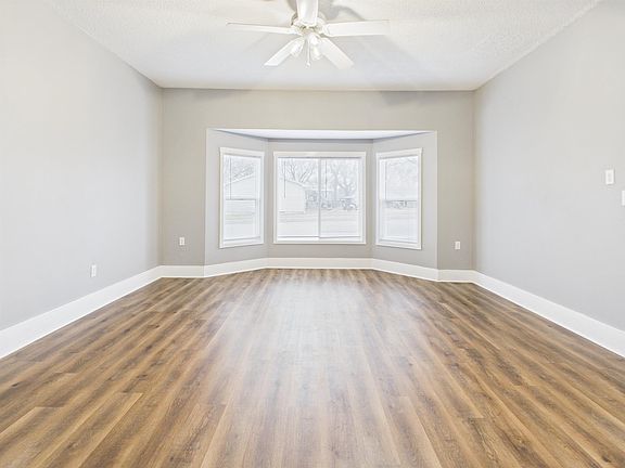 2nd image of 401 Hubbard St