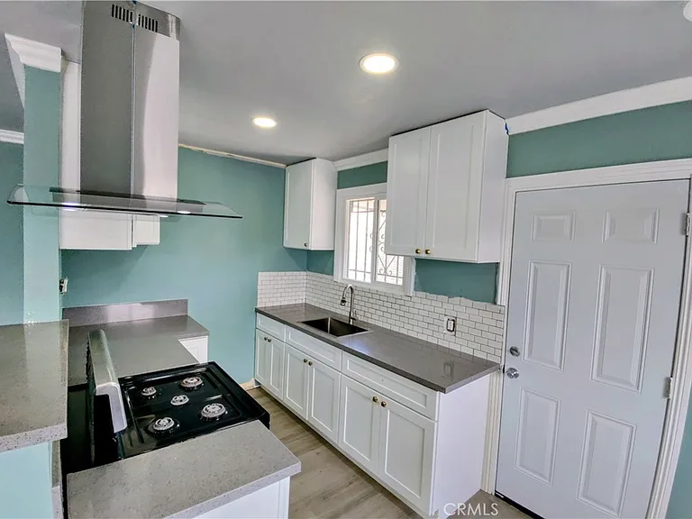 720 W 47th St — Photo 5
