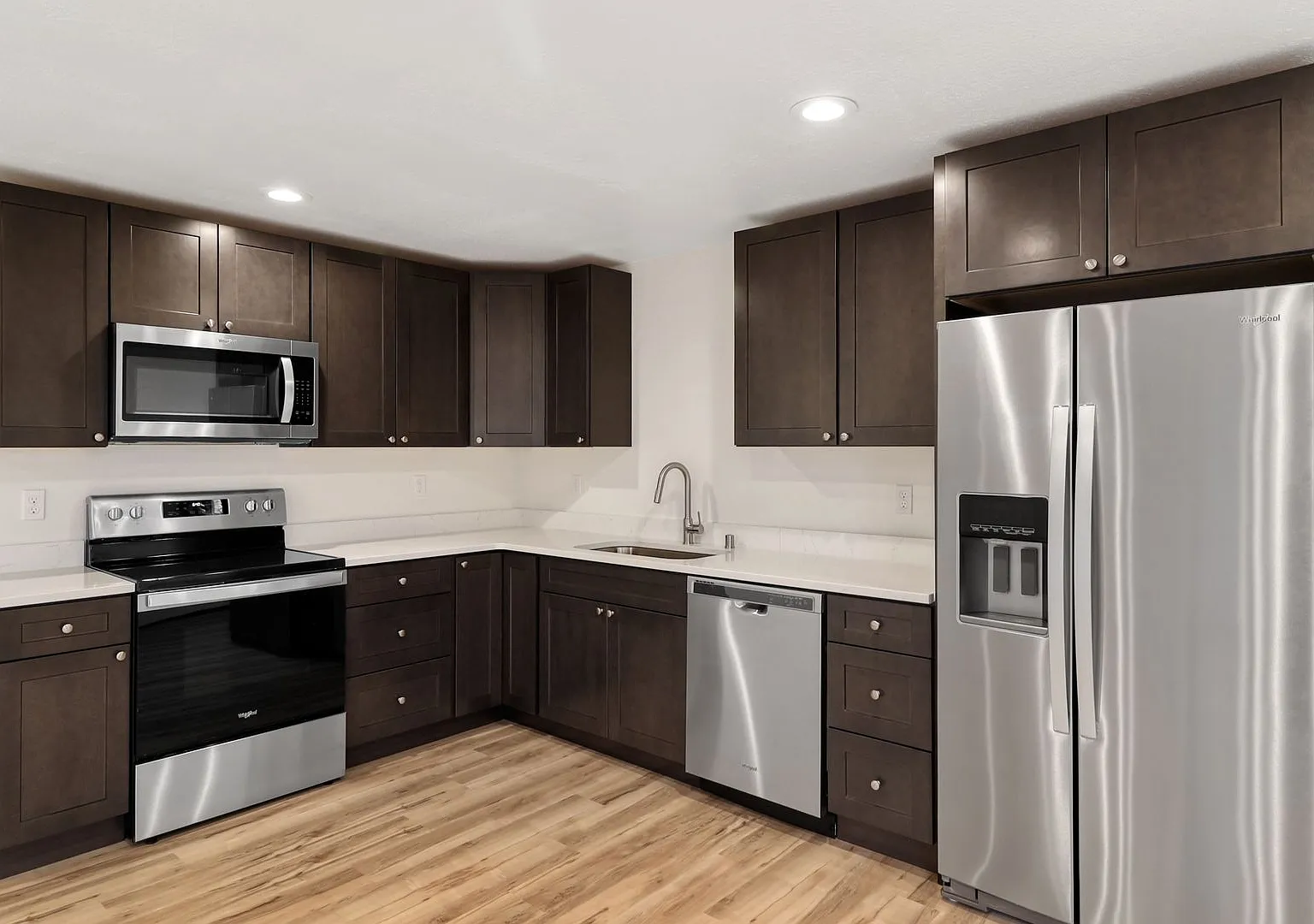 1 Bedroom 1 Bathroom - Downtown - Island Hospital - NAS Whidbey — Photo 2
