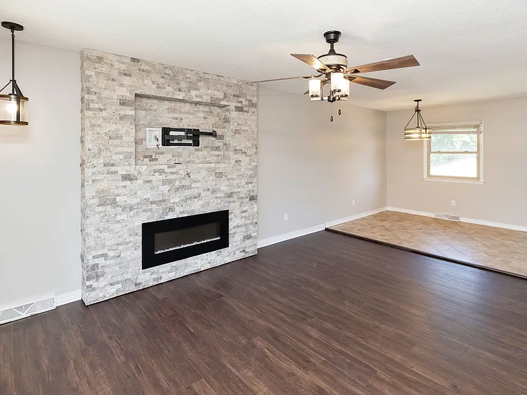 3815 Hillcrest Dr — Photo 8
