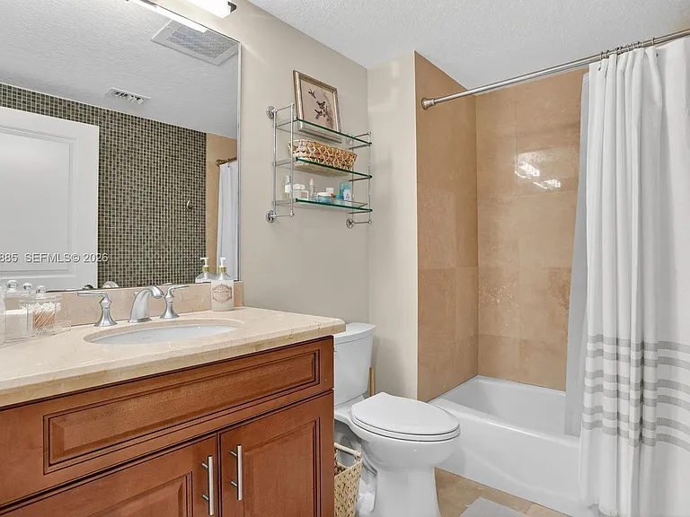 1200 Hillsboro Mile #2203 — Photo 21