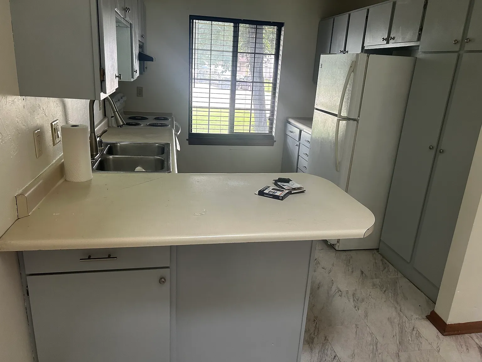 3 bed, 1200 sqft, $2,100 — Photo 4