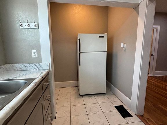 5th image of 2714 Aurora Ave