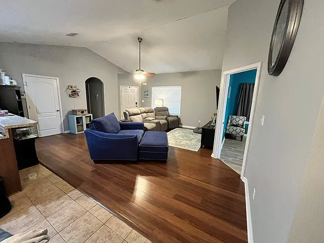 3 bed, 1589 sqft, $1,900 — Photo 2
