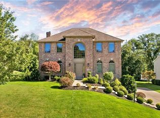 221 August Dr, Coraopolis, PA 15108