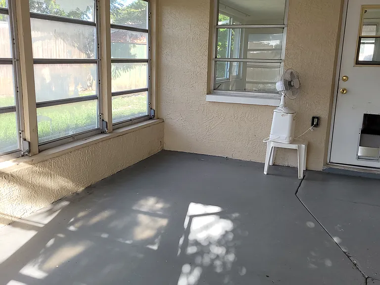 5113 Moog Rd — Photo 13