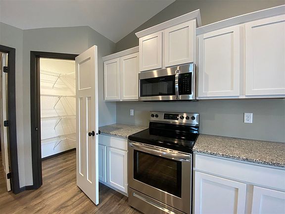 5th image of 422 Dawson Dr