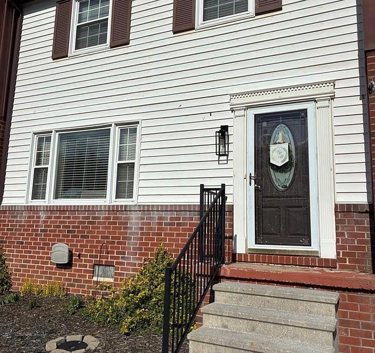1st image of 327 Jasper Dr