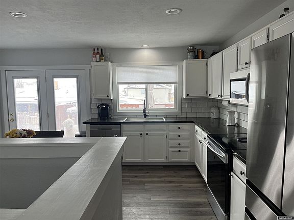 4th image of 615 Rhode Island Pl