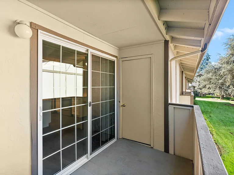 2 Bed 1 Bath - 900 Sq Ft 2 Bed 1 Bath - 900 Sq Ft