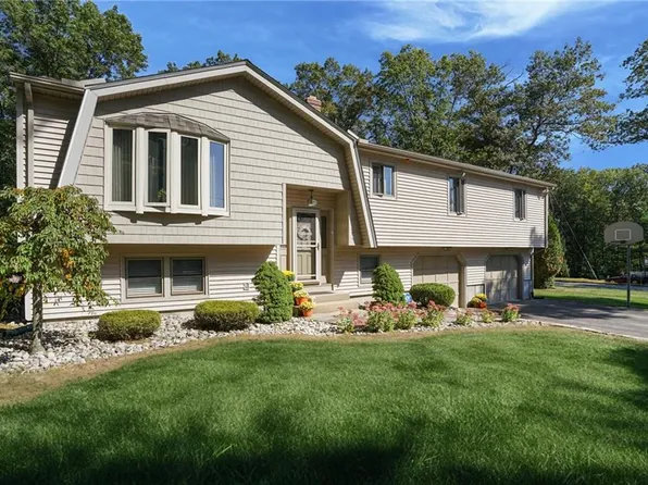 23 Maureen Dr, Smithfield, RI 02917