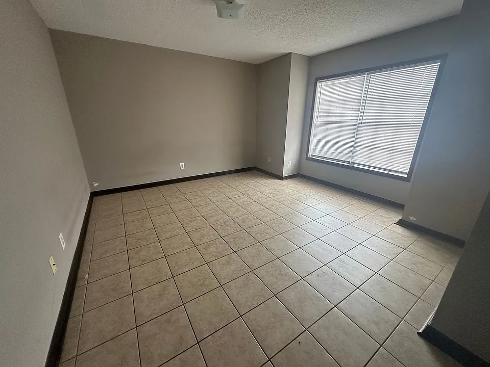 106 Limoges St