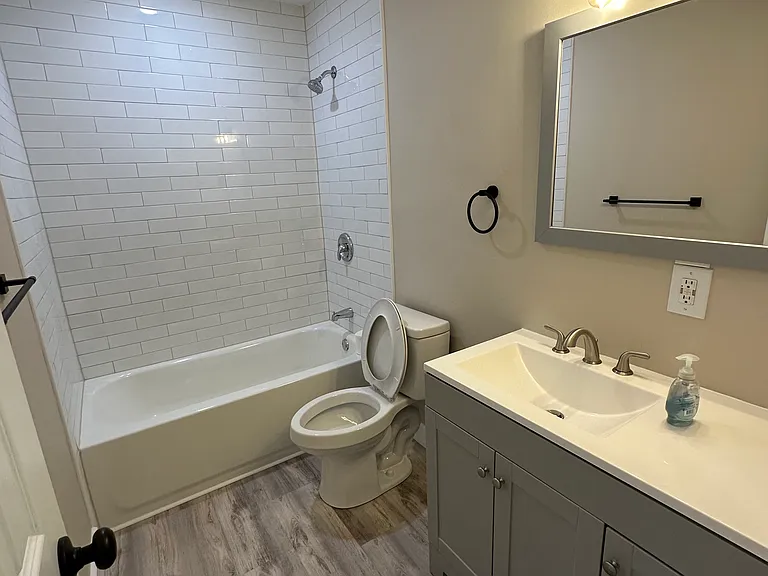 341 Dauphin Ln — Photo 10